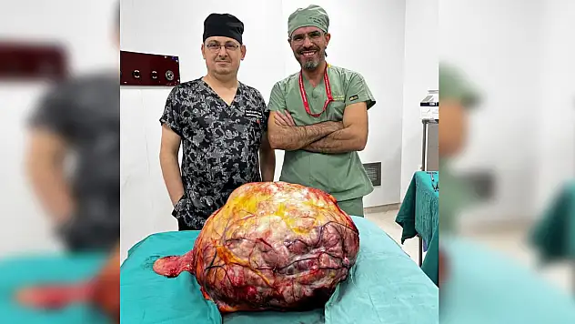 KARNINDAN 26KİLO TÜMOR ÇIKTI