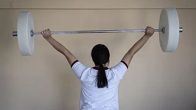 Naim'in filmini izledi, halterci oldu