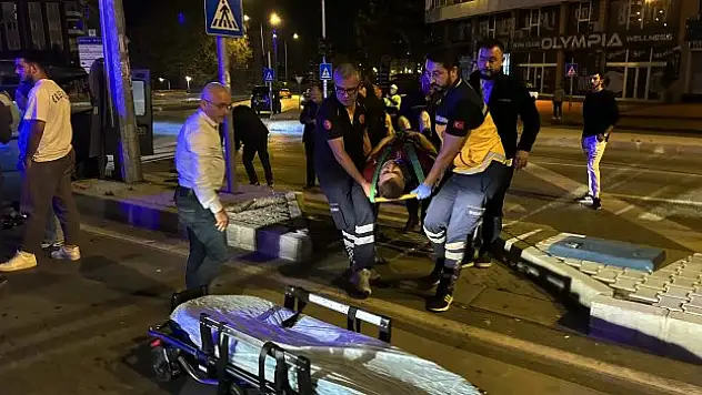 Dolmuş ile hafif ticari araç çarpıştı