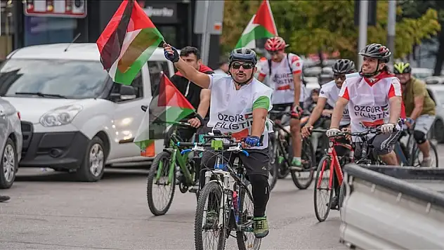Bursa'da bisikletliler Gazze için pedal çevirdi