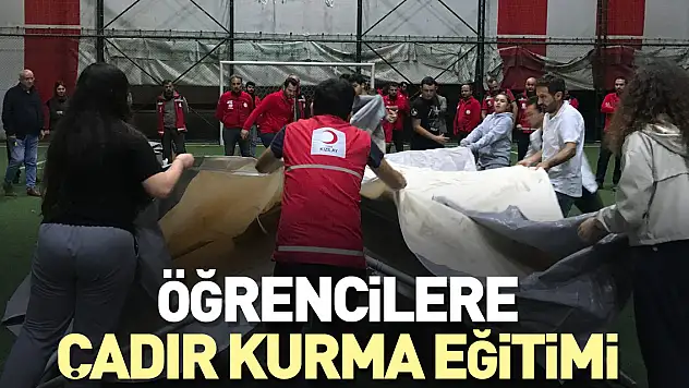 Öğrencilere çadır kurma eğitimi