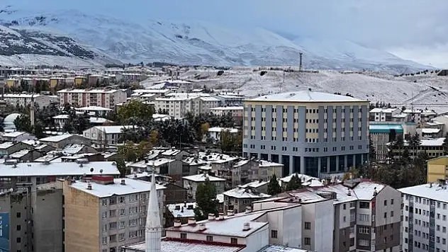 Mevsimin ilk karı yağdı