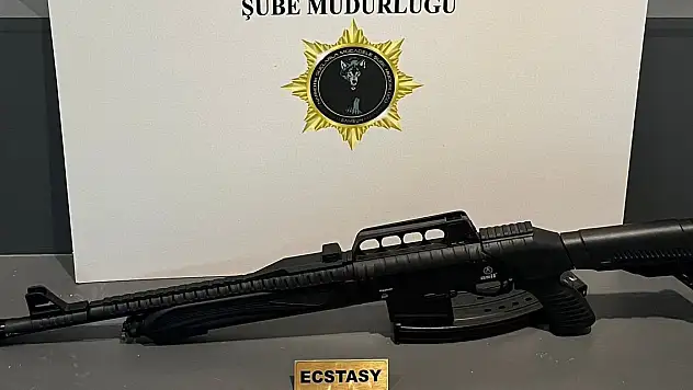 3 bin 300 adet extacy uyuşturucuyla yakalandı