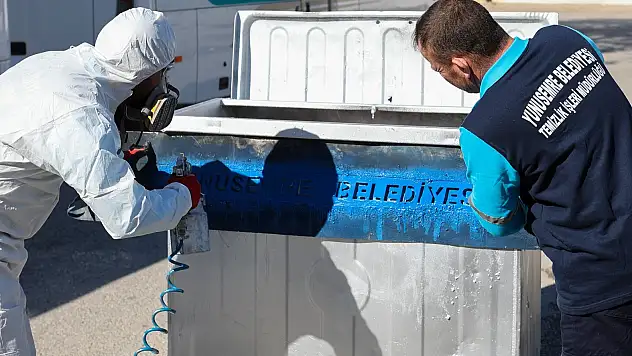 Yunusemre'de konteynerler dezenfekte edildi