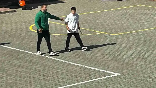 Ümraniye'de müdür yardımcısına bıçak çeken öğrenci gözlem altına alındı