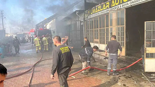 Sanayi sitesinde çıkan yangında 5 dükkan zarar aldı
