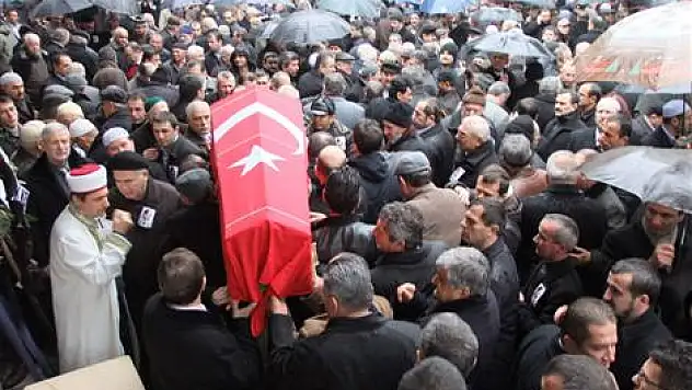 Eski Vekil Sezgin toprağa verildi