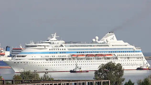 Astoria Grande kruvaziyeri, bin 151 turistle Samsun'da