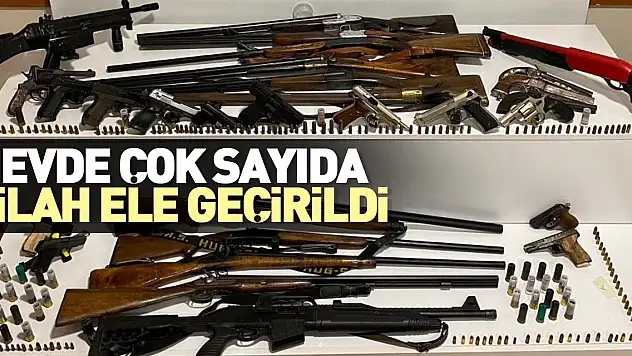 2 evde çok sayıda silah ele geçirildi