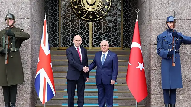 Birleşik Krallık Savunma Bakanı Ankara'da