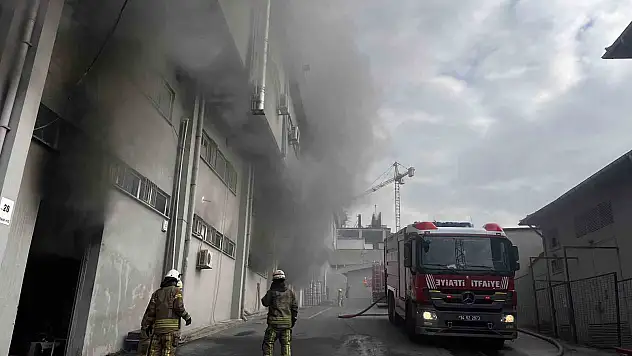 Avcılar'da İş hanında korkutan yangın