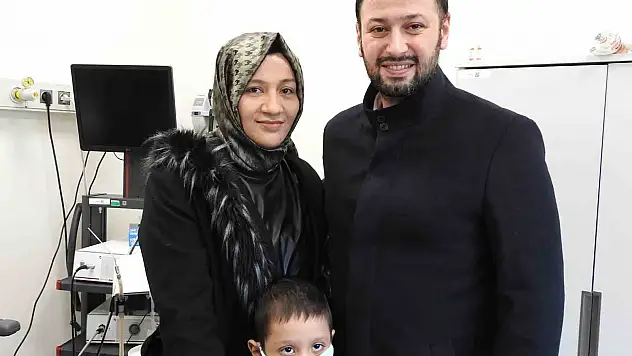 İşitme engelli karı-koca, aynı anda hayata kulak verdi