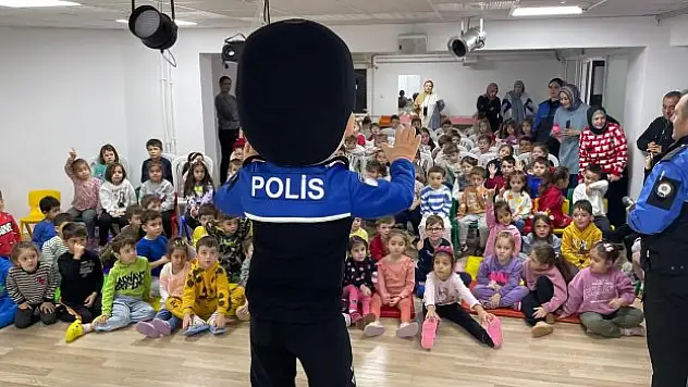 Polis ekiplerinden öğrencilere eğitim