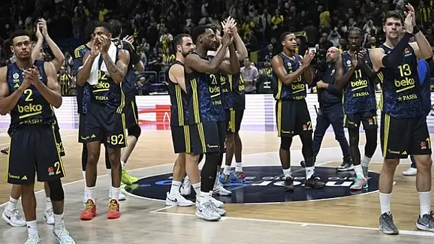 Fenerbahçe yerini korudu