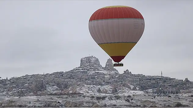Kapadokya'da sıcak hava balon turlarına rüzgar ve tipi engeli