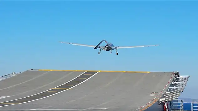 Bayraktar TB3'den TCG Anadolu'ya başarı iniş kalkış