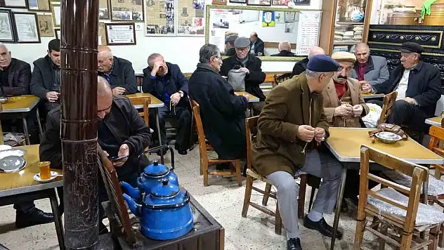 Van'da 82 yıllık çay evinde nostaljiye yolculuk