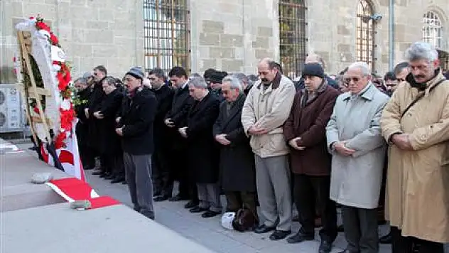 Rauf Denktaş İçin Samsun'da Gıyabi Cenaze Namazı Kılındı