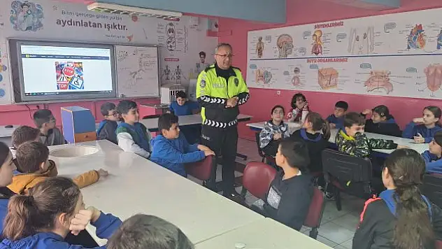 Öğrencilerine trafik eğitimi verildi