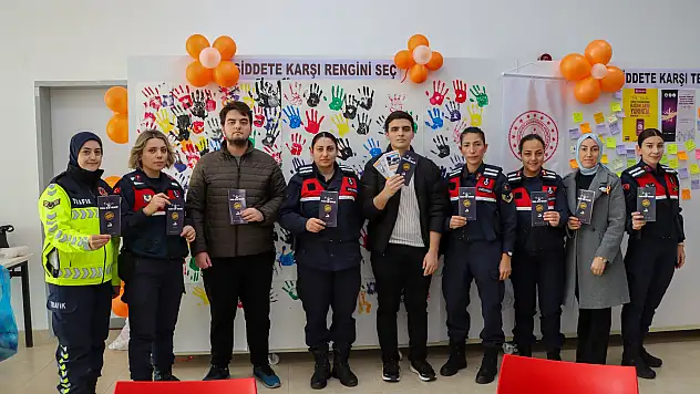 Üniversite öğrencilerine KADES uygulaması tanıtıldı