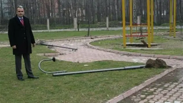 Belediye yapıyor magandalar yıkıyor