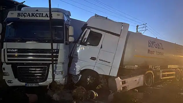 LPG yüklü tanker tıra çarptı