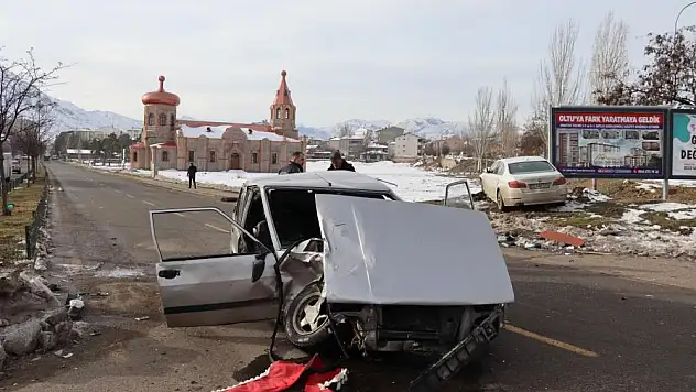 Oltu'da trafik kazası