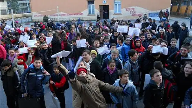 Minik Arda can'ın Karne sevinci