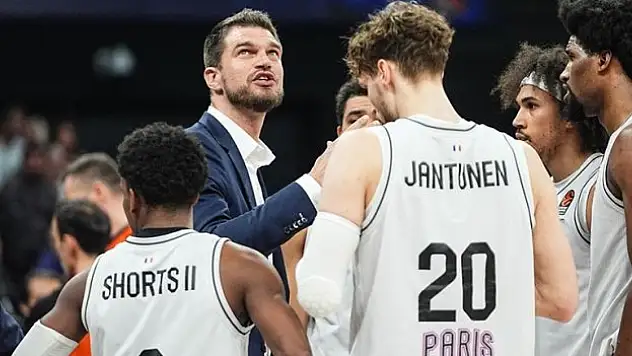 Zirvede yine Paris Basketbol  takımı