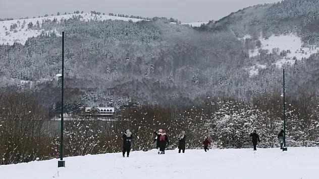 Abant beyaz gelinliği giydi