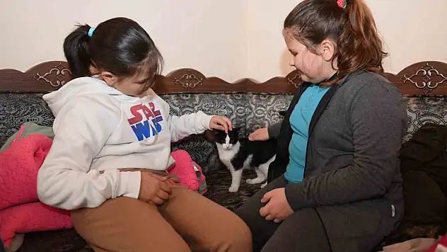 Çocuklara hayvan sevgisi ve kitap okuma alışkanlığı kazandıran buluşma