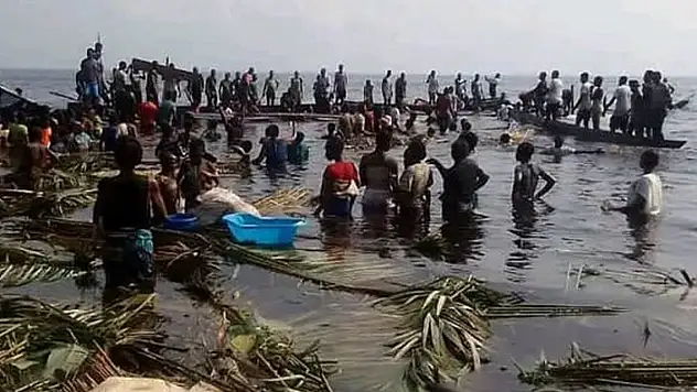 Nehirde tekne battı: 22 ölü