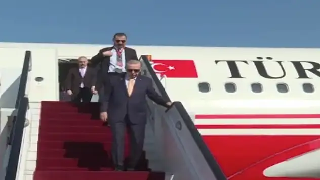 Cumhurbaşkanı Erdoğan, D-8 Zirvesi'ne katılmak üzere Mısır'da