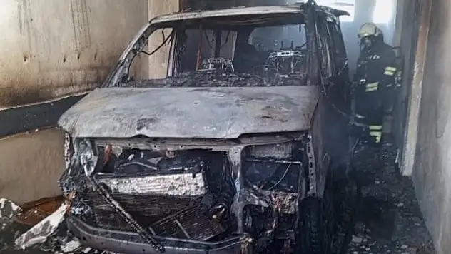 Minibüs alevlere teslim