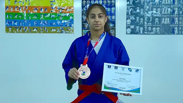 Hakkarili sporcu, başarılarıyla göz dolduruyor