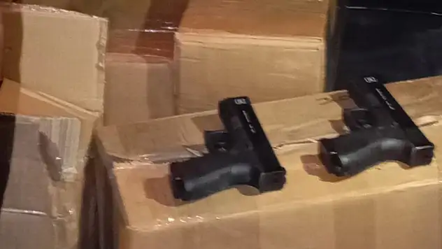 Bursa'da 150 suikast silahı ele geçirildi