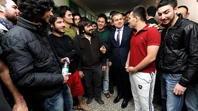 Kılıç gece yarısı baskınları yapıyor