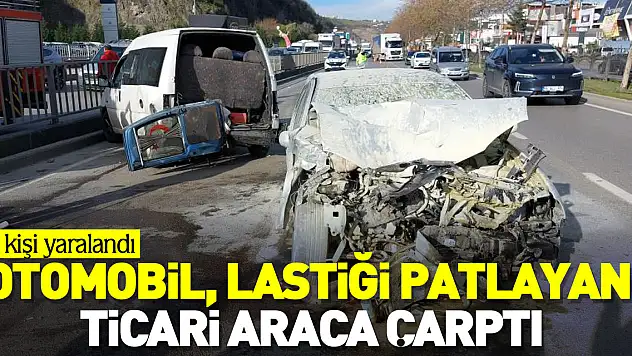 Otomobil lastiği patlayan ticari araca çarptı