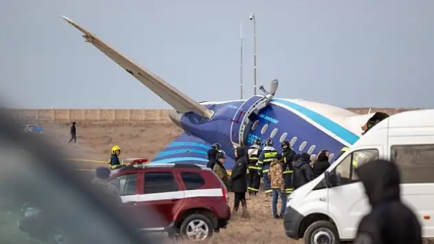 düşen uçaktan 32 kişi kurtuldu