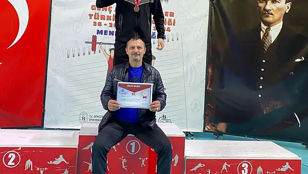 Enes Efe Aydın Halter de Türkiye 3. oldu