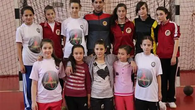 Hentbolda Yeni Yıldızlar Yetişiyor