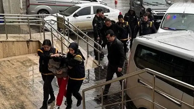 Oğlunu iple boğarak öldürdü