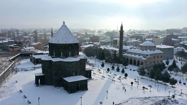 Kentler yeniden beyaza bürüdü
