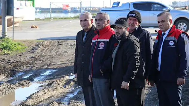 Balıkçı barınağının kaçak yapıları yıkıldı