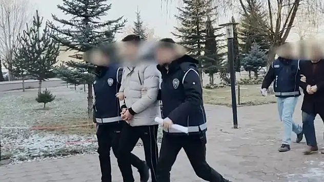 Yabancı uyruklu 3 kaçak göçmen yakalandı