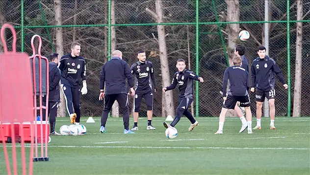 Beşiktaş, teknik direktör kararında acele etmek istemiyor