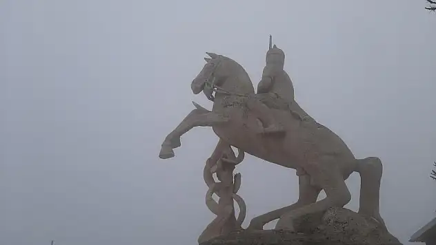 Elazığ'da sis etkisini sürdürüyor