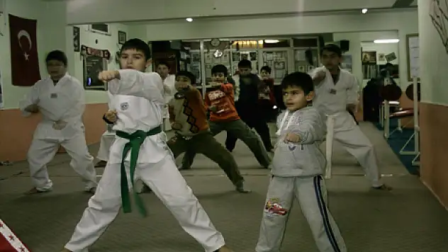 Sporcular Kuşak Sınavında Terledi