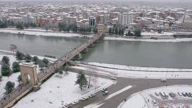 Çarşamba' da sonunda KAR yağdı….