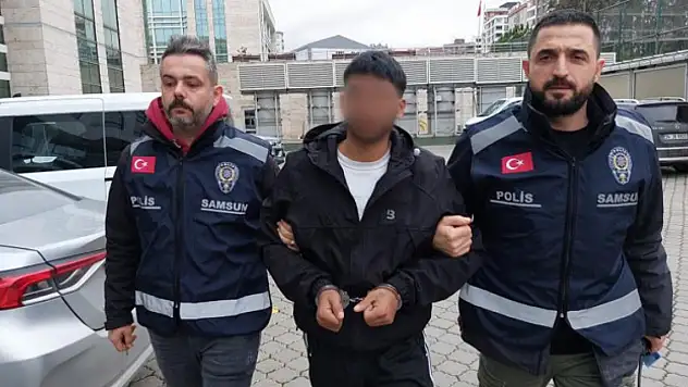 TARTIŞTIĞI ARKADAŞINI BIÇAKLADI